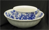 English blue and white chamber pot and wash bowl