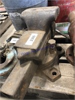 Bench vise w/ 6" jaw