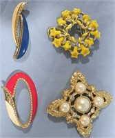 4- VINTAGE BROOCHES