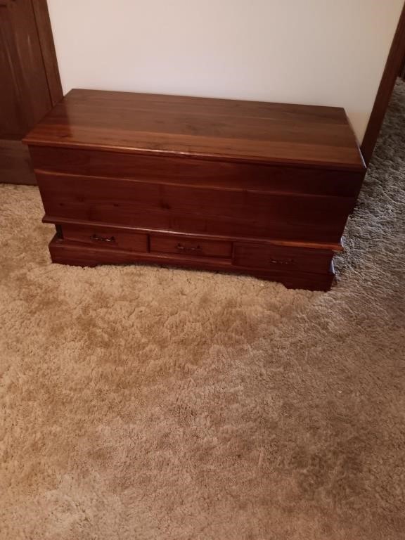 Cedar chest 3 drawers 20 x 45 x 22