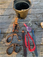 BUCKET, 4 PRONG TACK HOOK, LEATHER BILLETS,GROOM