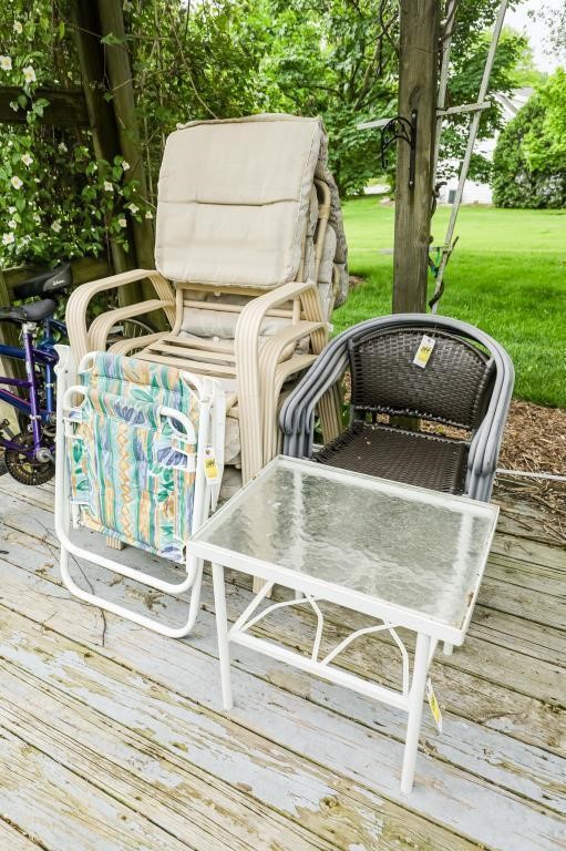 Assorted Patio Chairs, Patio Side Table &