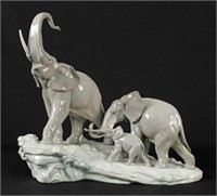 Lladro Porcelain  "Elephants Walking" #1150 Figuri