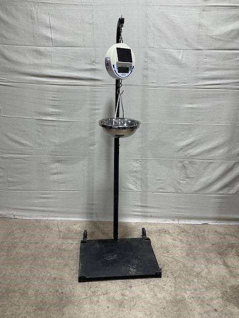 Solar hanging scale with stand