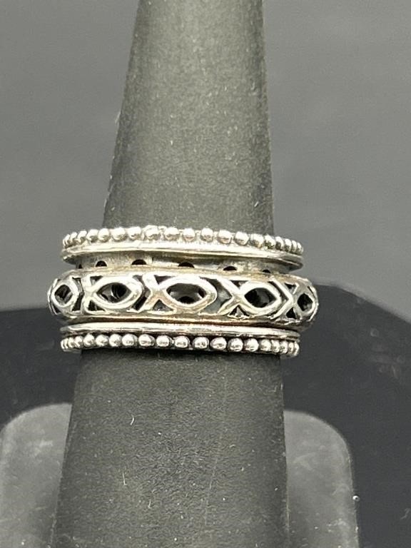 925 Silver Pisces Spinner Ring, Size 7.5
,