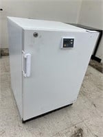 Phcbi Refrigerator (works)