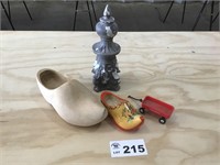 WOODEN SHOES, FINEAL, WESTERN FLYER WAGON