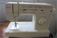 Singer Athena 2000 Sewing Machine