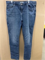 SIZE 34x32 LEVIâ€™S WOMENâ€™S JEANS