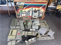 1983 G.I. Joe had quarters command center and box