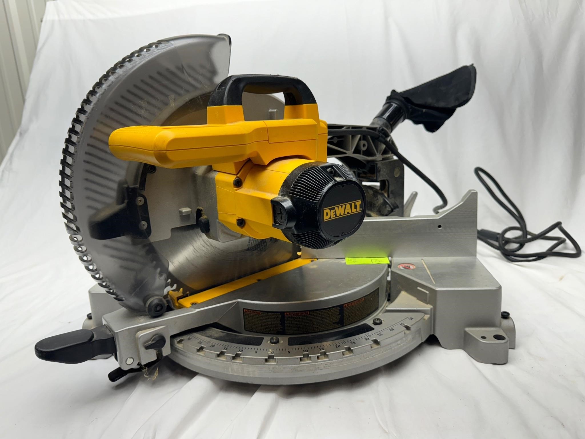 DeWALT Compound Miter Saw