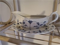 Gravy Boat W/ Plate, Georgian Collection