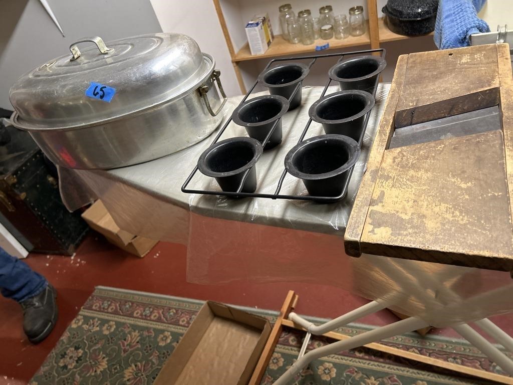 Roaster, muffin pan and slicer