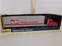 ERTL Hy-Vee Truck & Trailer