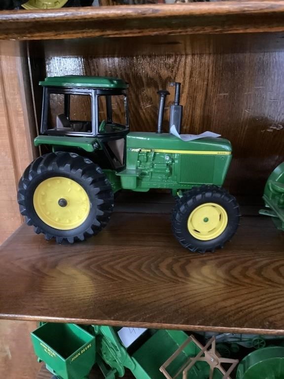 John Deere 4455 1/16 Die Cast Tractor