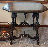 VICTORIAN LAMP TABLE