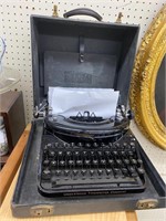Clean Vintage Underwood Noiseless 77 Typewriter