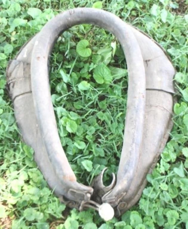 Horse Collar - 22" tall