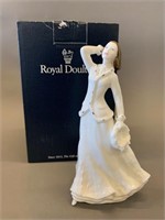 Royal Doulton Figurine-Christmas Garland HN4967