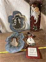 4 Christmas metal decorations