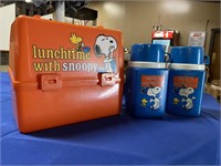 LUNCHTIME WITH SNOOPY PLASTIC LUNCH PAIL W/ (2)