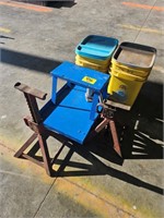 JACK STANDS, OIL DRYN ROLLING STOOL