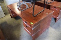 4-DRAWER WOOD DESK WITH 2 CHAIRS