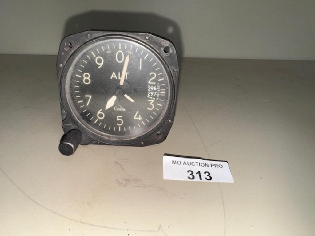 1958 Cessna 182 United Instru. Altimeter 5934P-1