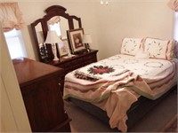 Lot # 258 - Contemporary Pine 4pc bedroom