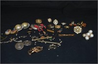 SELECTION OF ASSORTED JEWELRY- RINGS, EARRINGS,