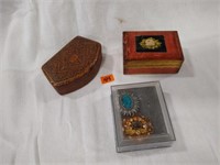 Gold Guilded wood box broaches leather box