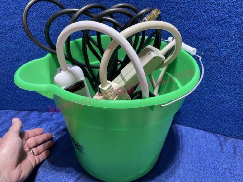 Lk new bucket & 3 power strips, AV cord