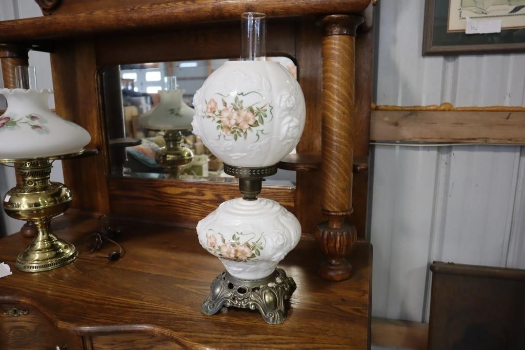 Gone with the Wind lamp with embossed roses and