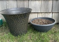 2 Plant Pots