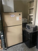 Lot - break room furniture,  fridge & microwave