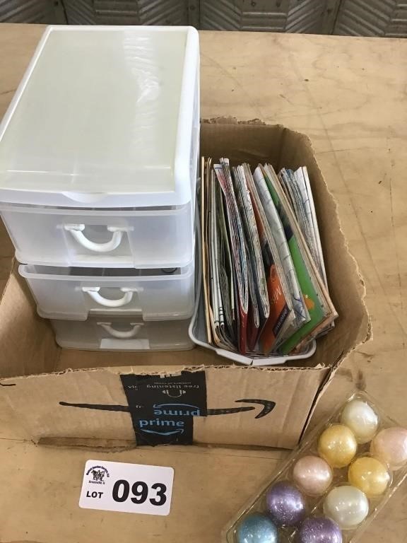 SMALL PLASTIC ORGANIZER, EASTER EGGS, MAPS