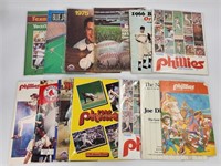 ASSORTED LOT OF 1960'S- 1980'S BASEBALL YEARBOOKS