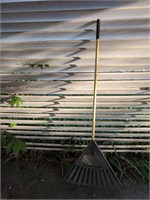 Fiberglass handle rake