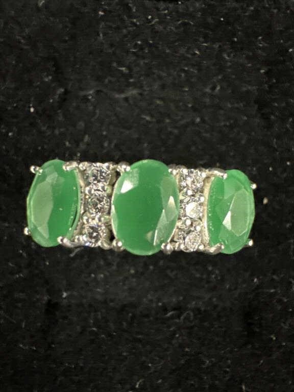 Beautiful Emerald ring set in sterling silver.