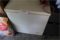 SMALL CHEST FREEZER 29X21X33