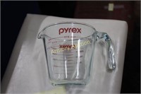 PYREX MEASURING CUP