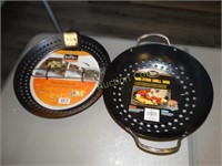 2 Grill 11" Pans- non stick wok & Grilling