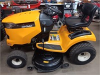 LIKE NEW 2015 CUB CADET RIDING MOWER  68 HOURS