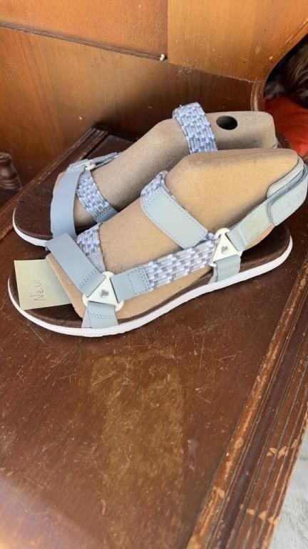 Brand new MERRELL sandals size 7