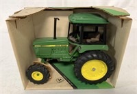 1/16 JD 2550 Utility Tractor,NIB