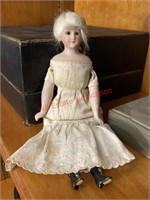 Little antique S&H Doll (living room)