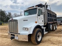 2004 KENWORTH T800 TRI-AXLE DUMP TRUCK, 1NKDLT0X84