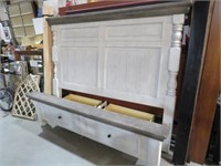 KING SIZE FARMHOUSE STYLE BED W RAILS