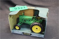 JD G WF Collector Tractor