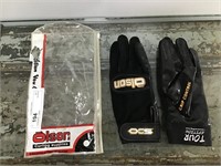 Curling gloves - medium (look un-used)